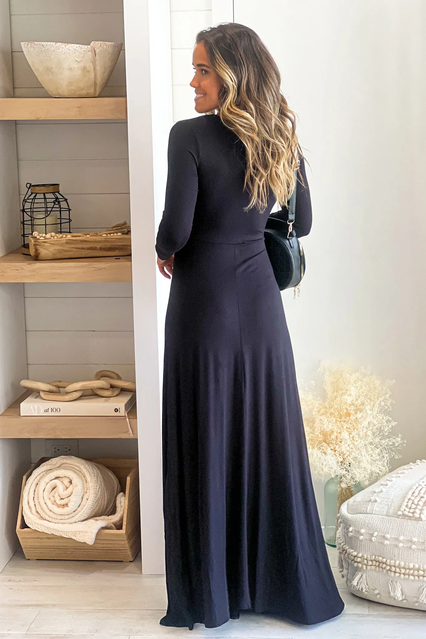 Black Maxi Dress With Long Sleeves And Twisted Front