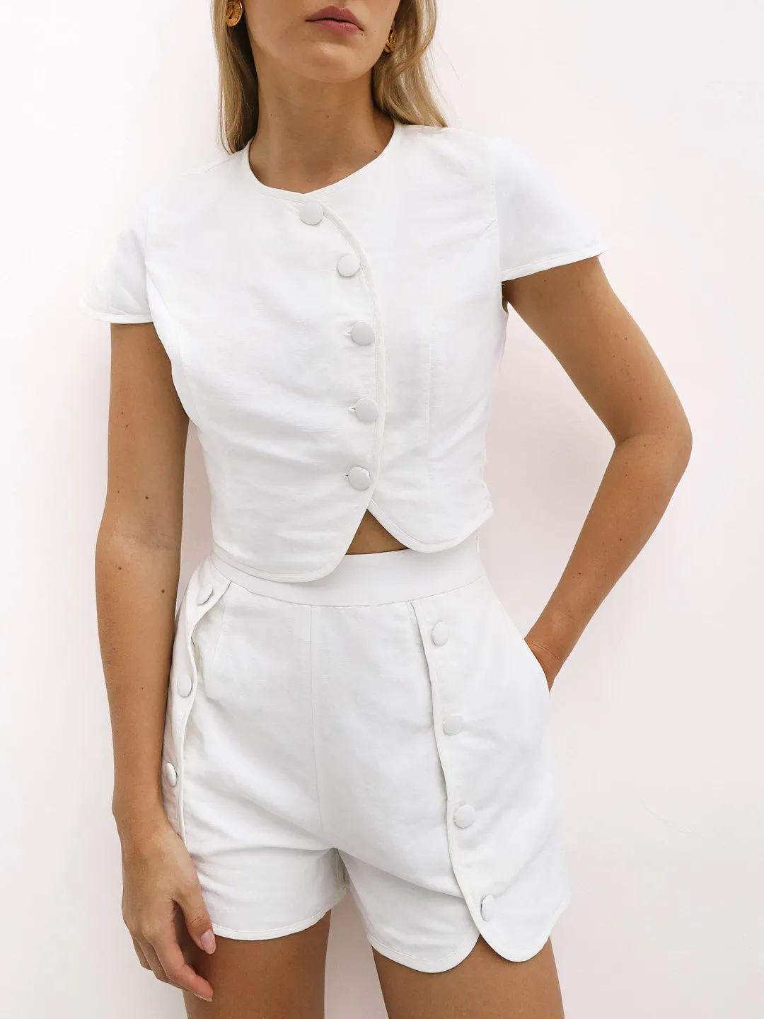 Melià Premium Curved Front Button Top | White