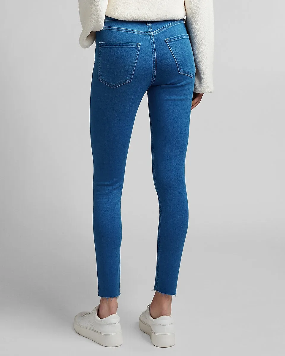 Mid Rise Raw Hem Skinny Jeans in Medium Wash