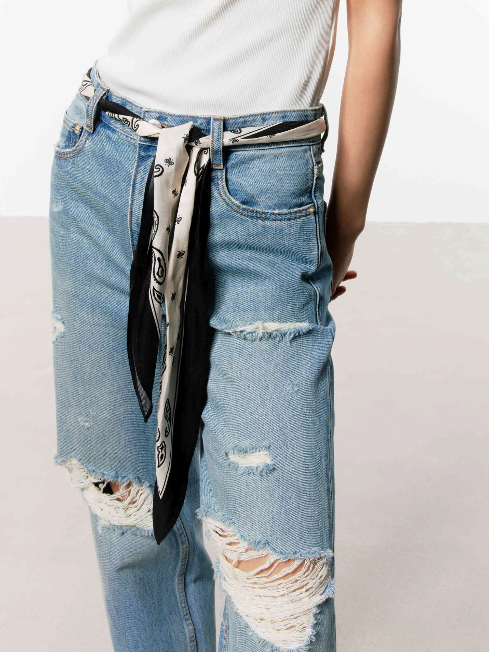 Ripped Detail Ankle Jeans