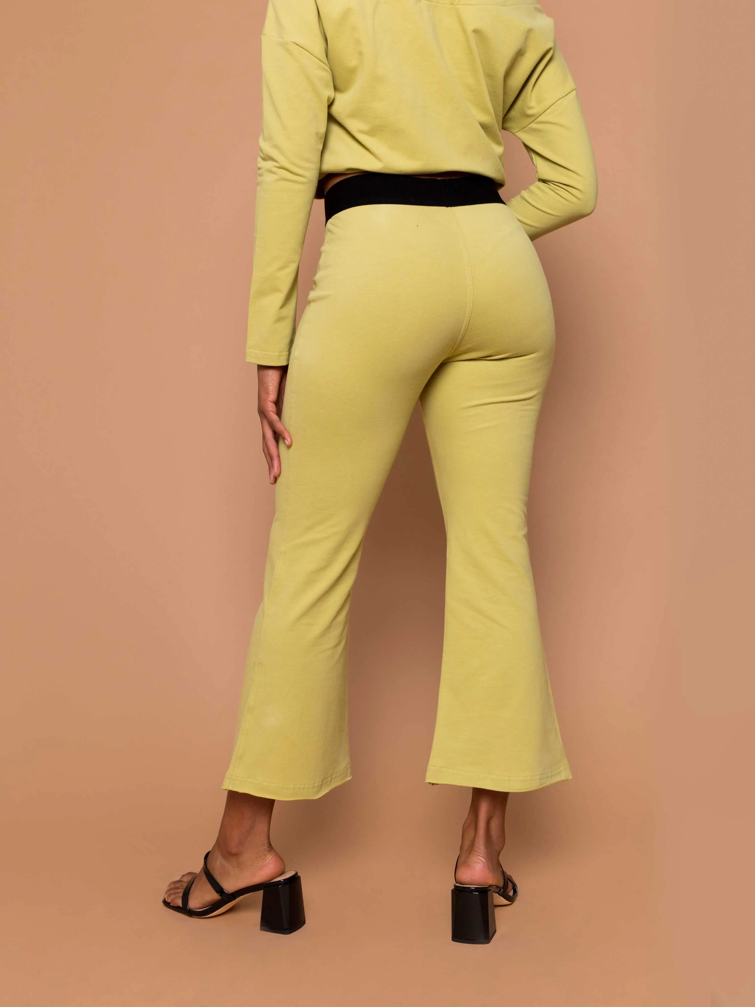 THE KICK FLARE SWEAT PANT ~ Pear