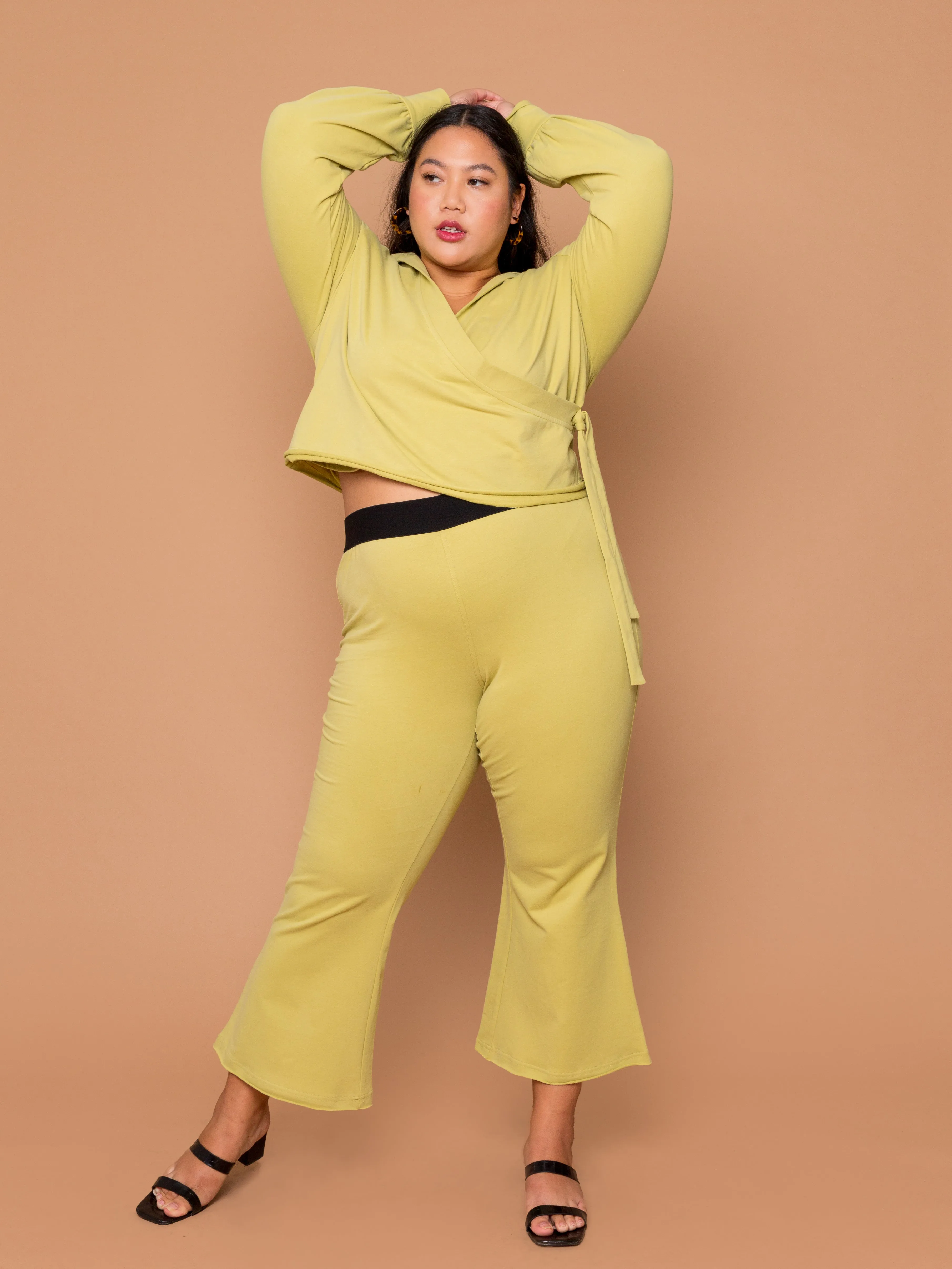 THE KICK FLARE SWEAT PANT ~ Pear