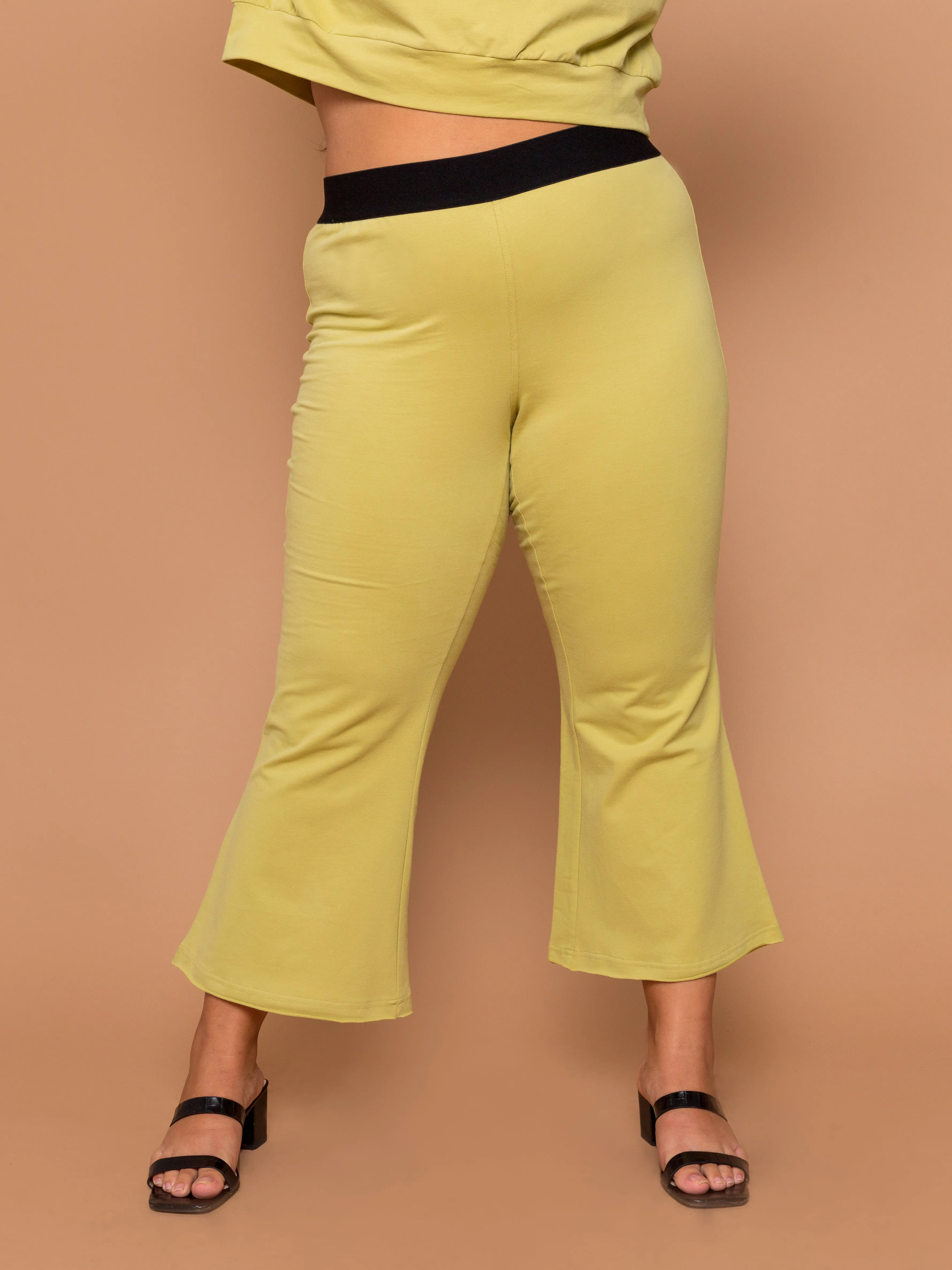 THE KICK FLARE SWEAT PANT ~ Pear