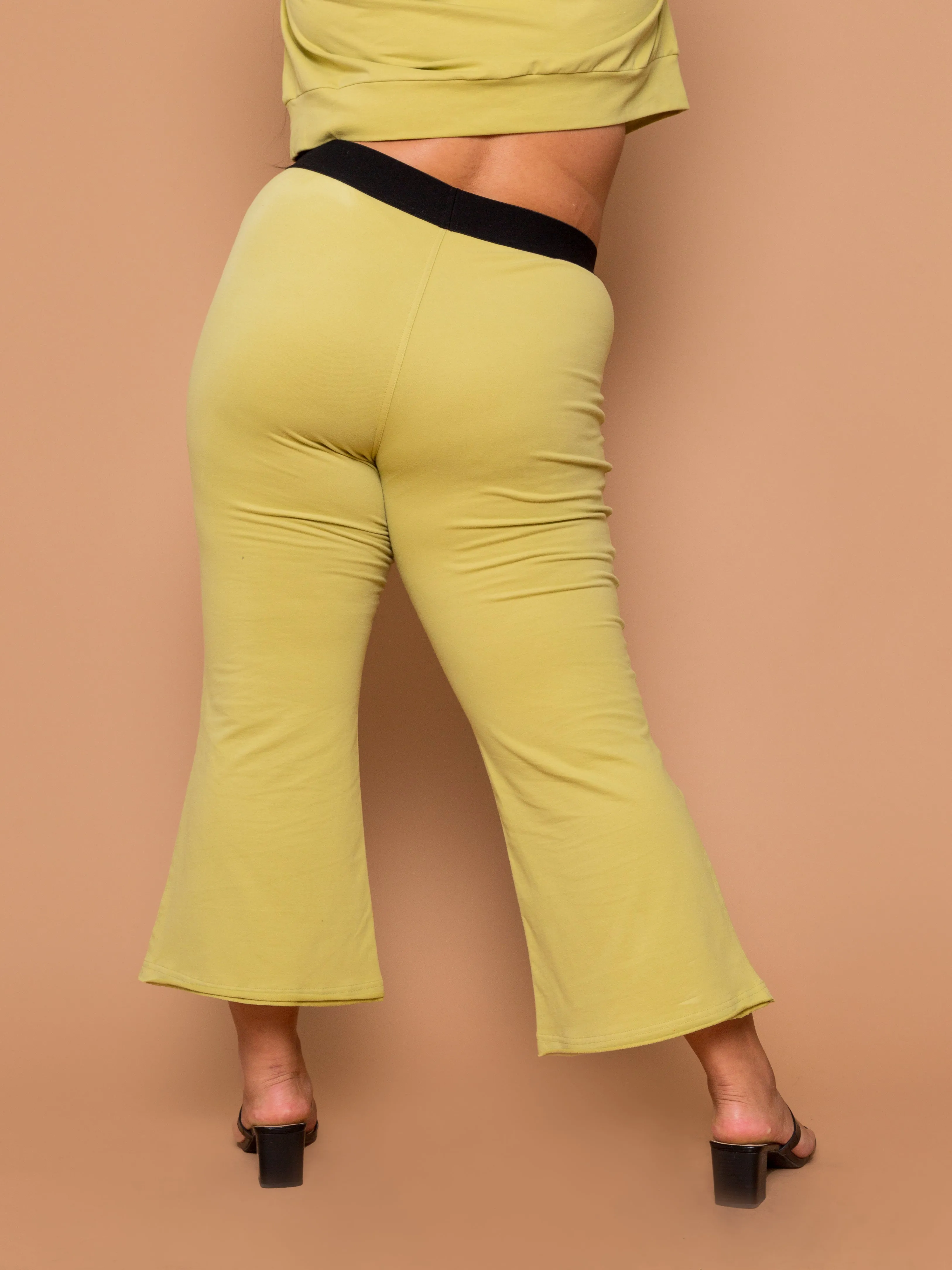 THE KICK FLARE SWEAT PANT ~ Pear